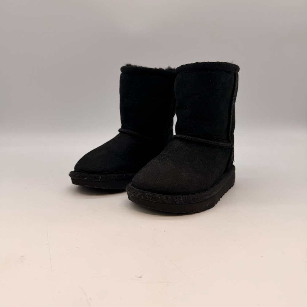UGG Kids Classic Short Boots Black Size 8 Youth Shearling Winter Like New